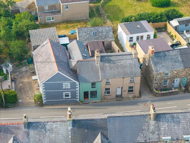 Photo 2 — Bwthyn Pedrog, Llanbedrog, Pwllheli, Gwynedd, LL53 7PE