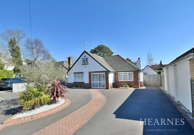 Fernlea Close, BH22, photo 1