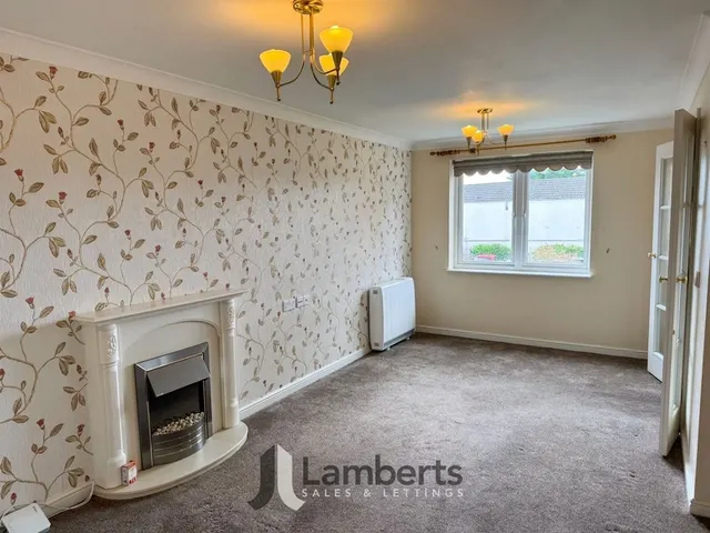 Photo 3 — 31 Pardoe Court New Road, Studley
