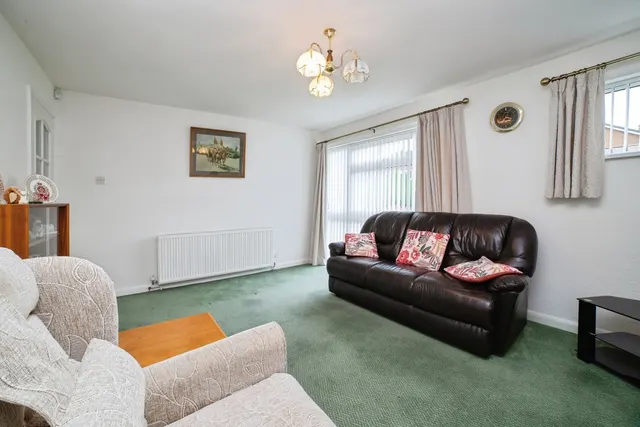 Birchwood Drive, Sutton-in-Ashfield, NG17, photo 2
