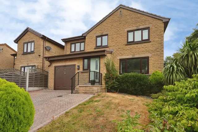 Manor Park Gardens, Gomersal, BD19, photo 1