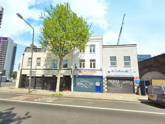 4 bedroom house — Old Kent Road, London, SE15