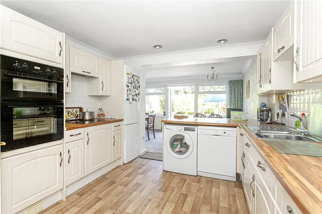 Chaplin Crescent, Sunbury-on-Thames, TW16, photo 3