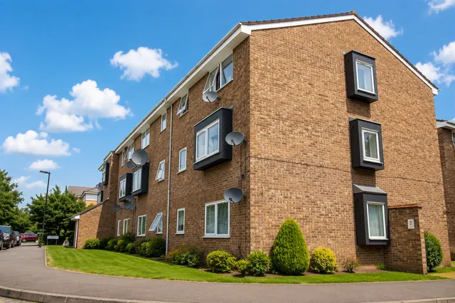 2 bedroom flat — Old Park Mews, Heston, TW5