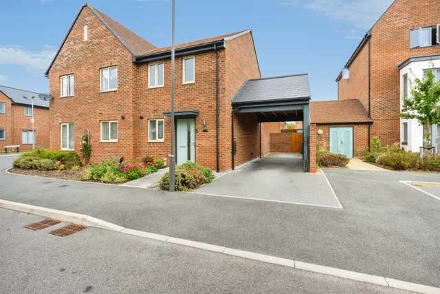 Kempster Way, Weston Turville, HP22, photo 1