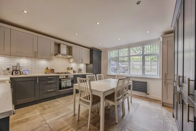Foxley Lane, Purley, CR8, photo 2