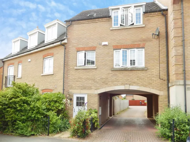 Lady Charlotte Road, Peterborough, PE7, photo 1