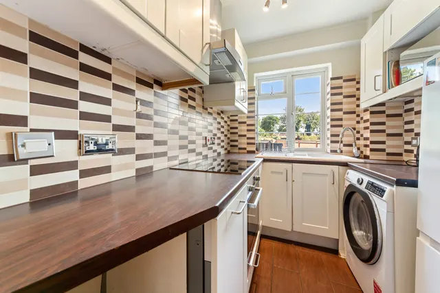 3 bedroom flat, Chiswick Village, Chiswick, W4