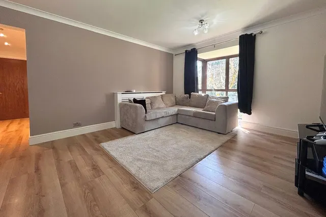 Photo 3 — Hillcrest, Upper Weybourne Lane, Farnham, Surrey, GU9 9DH