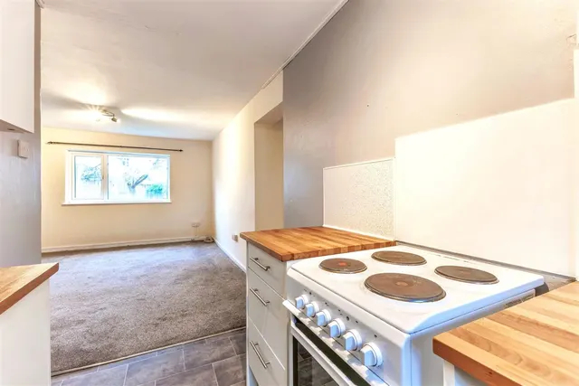 Photo 3 — Farleigh Road, Pershore, WR10