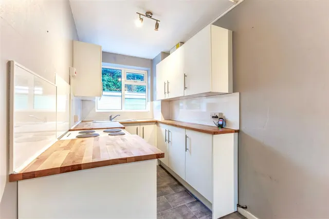 Photo 2 — Farleigh Road, Pershore, WR10