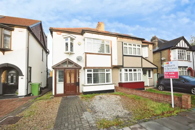 Lodge Avenue, Romford, RM2, photo 1