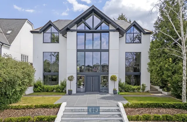 Photo 2 — Eleven Acre Rise, Loughton
