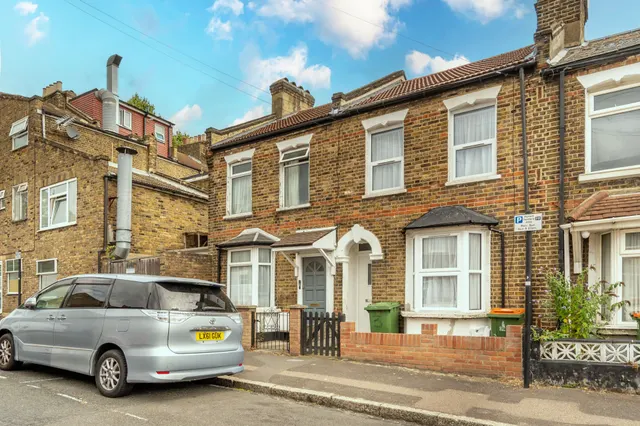 London, E13, photo 1