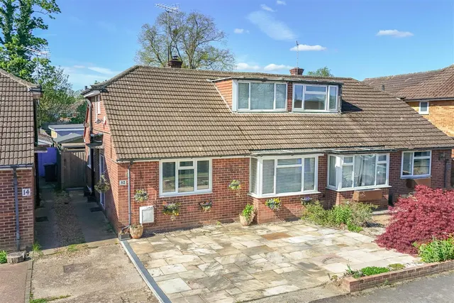 Grove Close, Old Windsor, Windsor, SL4 2LY, photo 1
