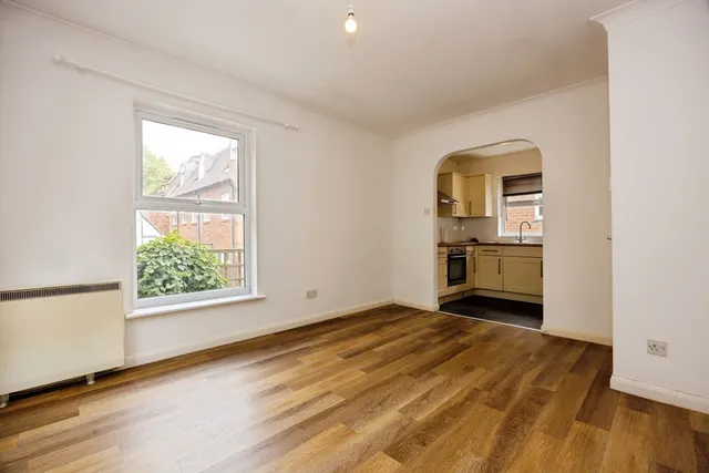 Martyr Road, Guildford, GU1, photo 3