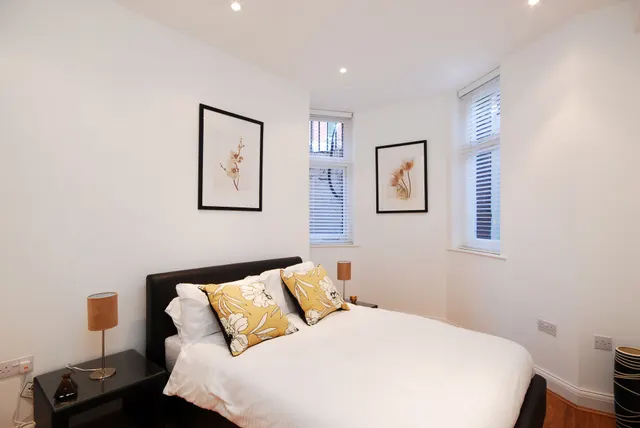 1b Iverna Court, London, photo 1