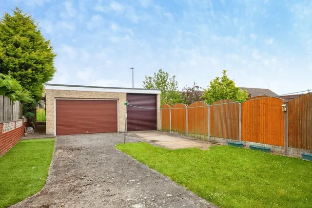 Photo 3 — Springwood Lane, High Green, Sheffield, S35