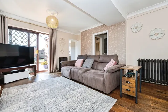 Photo 3 — Foyle Drive, SOUTH OCKENDON, Essex, RM15
