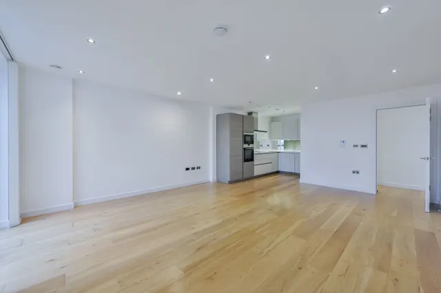 Photo 2 — Apartment 32, Glenbrook Apartments, London