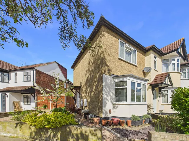 Filey Waye, Ruislip, HA4 9AY, photo 1