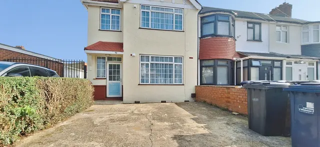Kingsley Avenue, Southall, UB1, photo 1