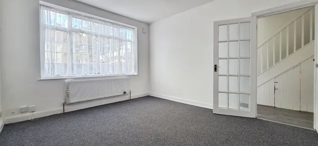 Kingsley Avenue, Southall, UB1, photo 2