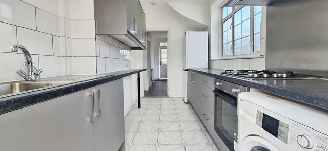Kingsley Avenue, Southall, UB1, photo 3