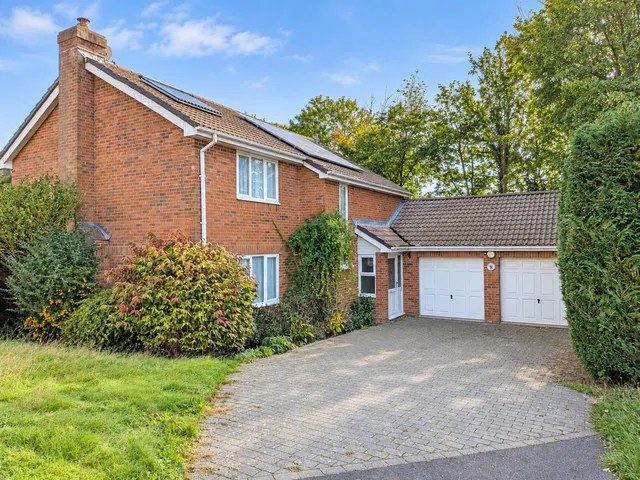 Knights Meadow, Uckfield, TN22, photo 1