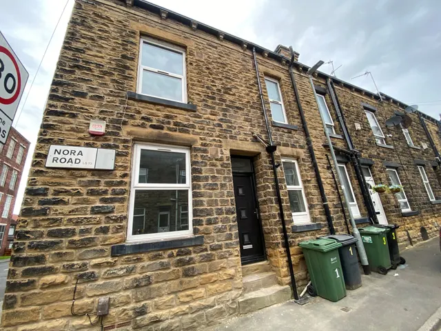 Nora Road, LS13, photo 1