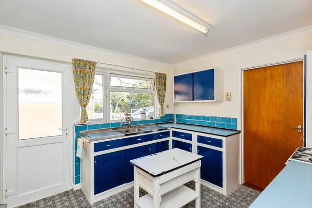 Webb Lane, Hayling Island, PO11, photo 3