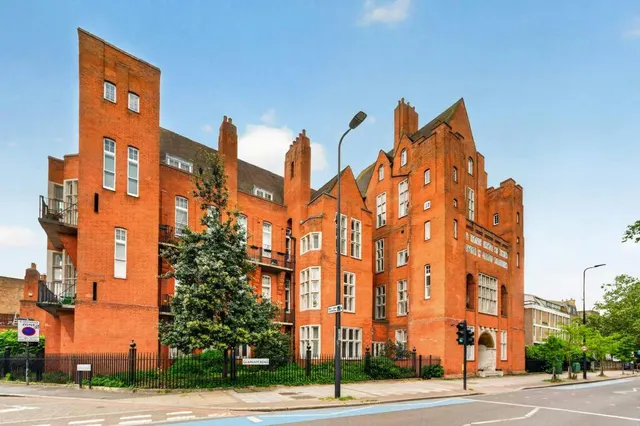 Photo 3 — Clapham Road, Oval, London SW9