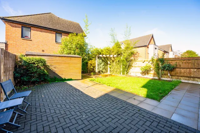 Woking, GU22, photo 3