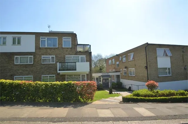 The Rise, Mill Hill, photo 1
