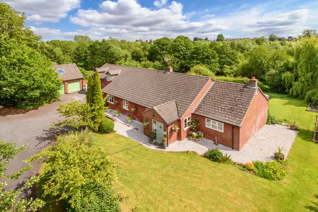 Belton Close, Whitchurch, photo 1