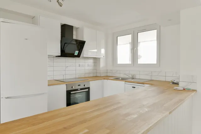 Photo 2 — 84 Romulus Court, 1 Justin Close, Brentford Dock