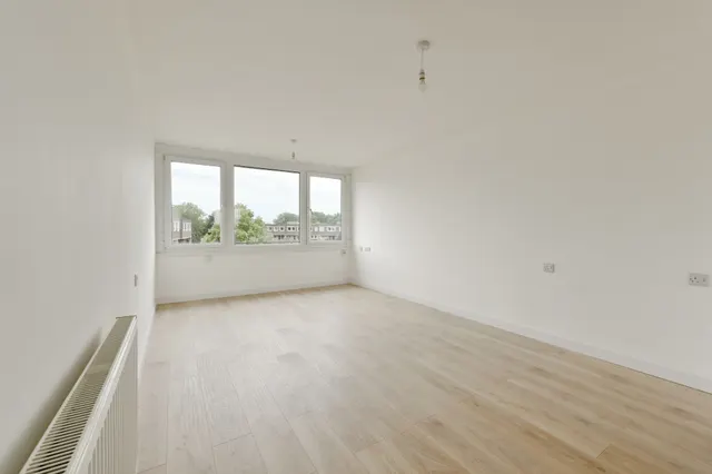 84 Romulus Court, 1 Justin Close, Brentford Dock, photo 1