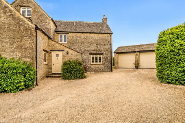 Photo 2 — Daglingworth, Cirencester, GL7