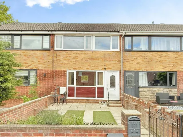 Surrey Grove, Pudsey, photo 1