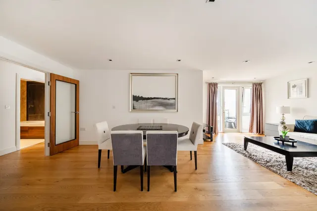 Kew Bridge Road, Brentford, TW8, photo 3