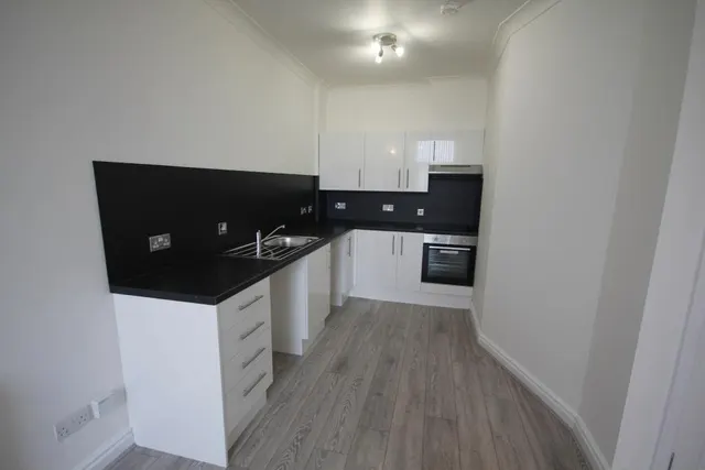 Clarendon Court, Maryhill, G20, photo 3