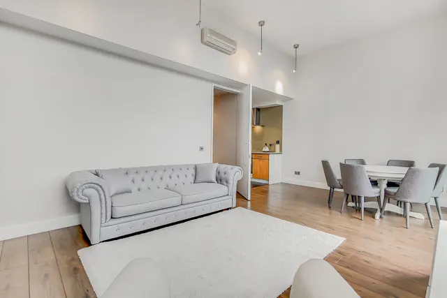Photo 3 — Flat 514, Lawrence House, 238 City Road, London