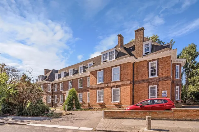 West Heath Avenue, Golders Green, NW11, photo 1