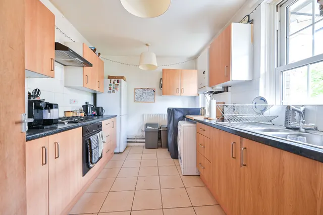 Photo 2 — 154 Edmund House, Doddington Grove, London
