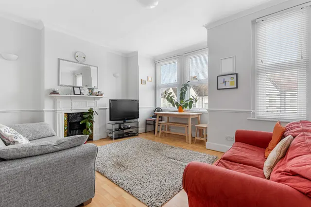 Essex Road, London, NW10, photo 1