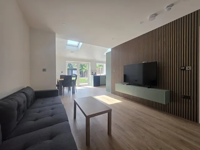 Photo 2 — Horley, RH6 9BS