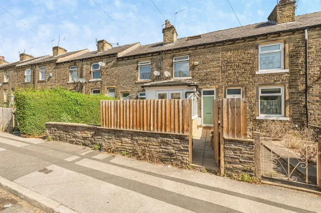 Grisedale Avenue, Huddersfield, photo 1