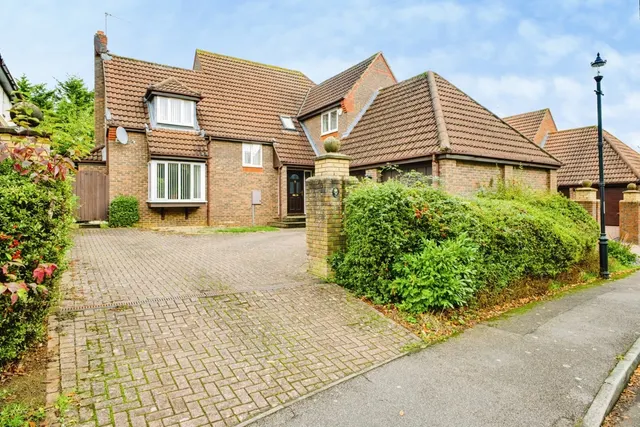 Colonial Drive, Northampton, NN4, photo 1