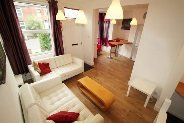 Wrangthorn Terrace, Hyde Park, LS6, photo 1