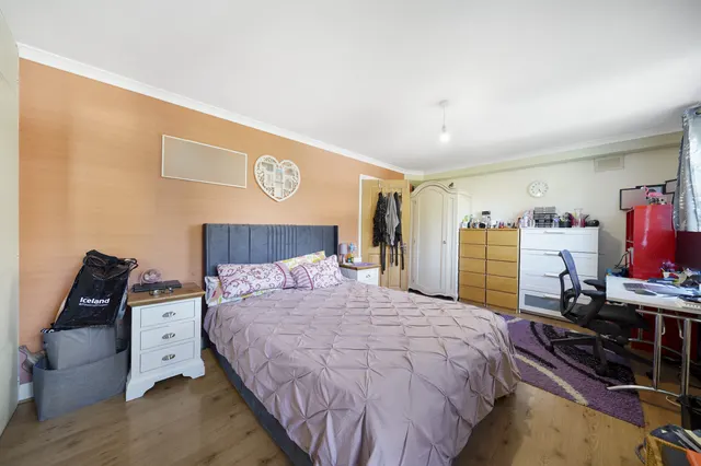 Photo 3 — Whinfell Close, London, SW16